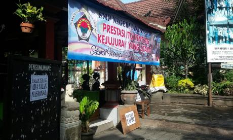 REPORTASE HARI PERTAMA UN TINGKAT SMP