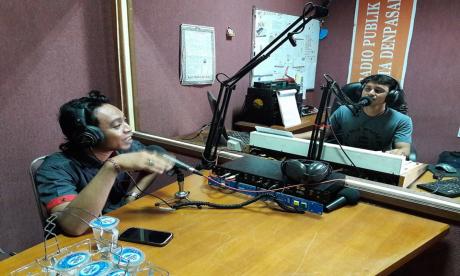 TALK SHOW BERSAMA ARTIS BALI (AJUNK DANENDRA)
