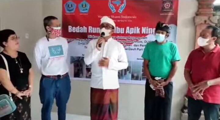 Serah terima Rumah Layak Huni an. Ibu Apik Ningsih secara resmi oleh Walikota Denpasar I Gusti Ngurah Jaya Negara