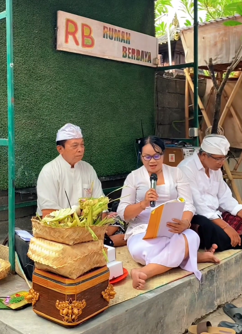 Upacara Melaspas dan Caru Jigramaya Rekonstruksi Rehab Rumah Berdaya 2023