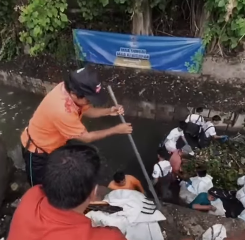 Kerja Bakti Pembersihan Tukad Tebe